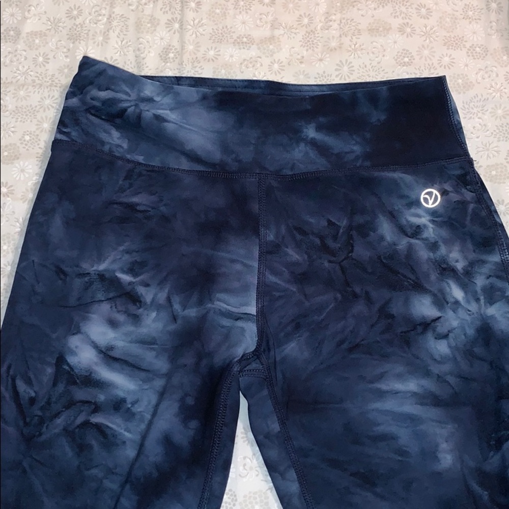 Blue and white crop leggings